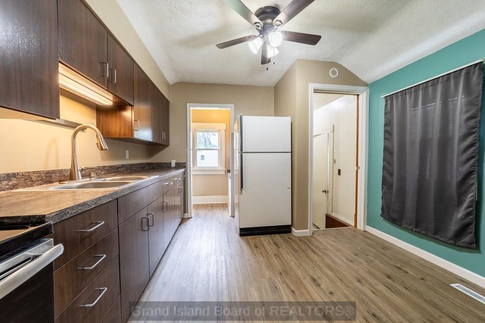 1824 w 10th st grand island a 7