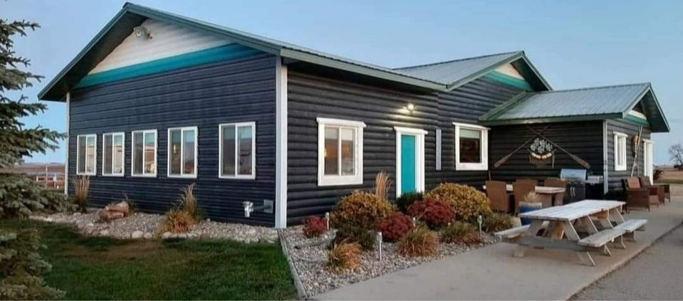 Rusty lure lodge front