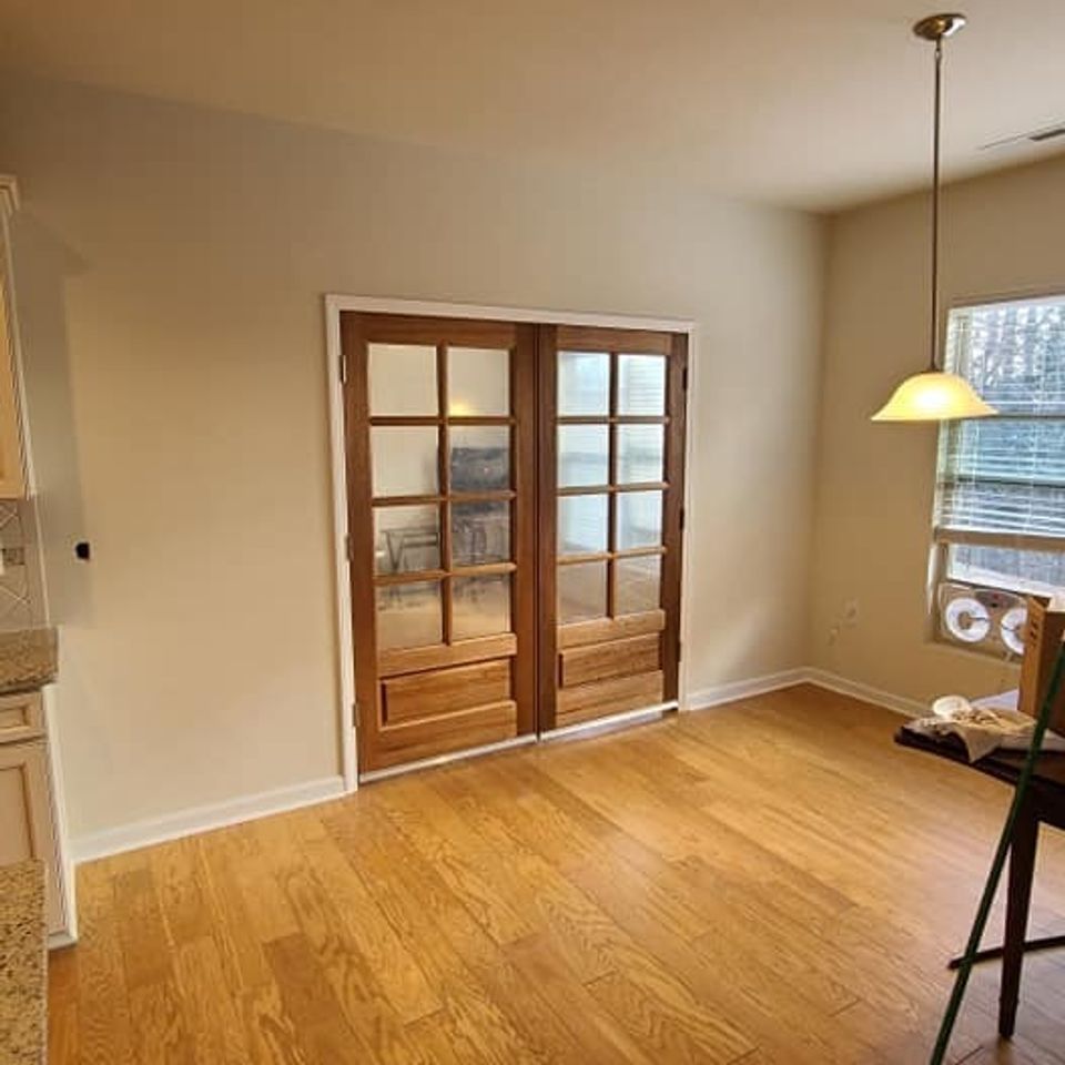 Residential dining area painted by Hardee's Paint Co.