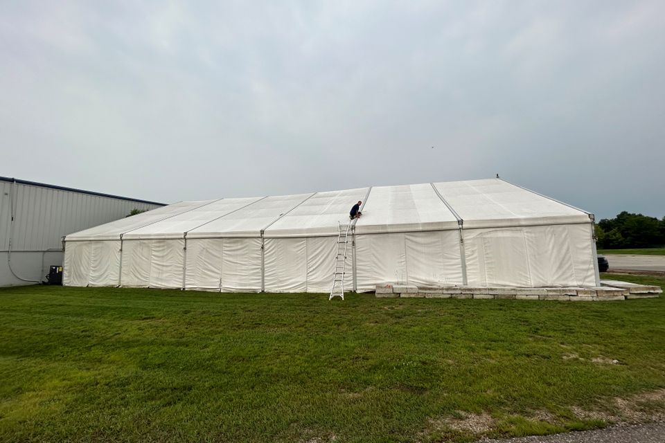 A d photo full tent with sides
