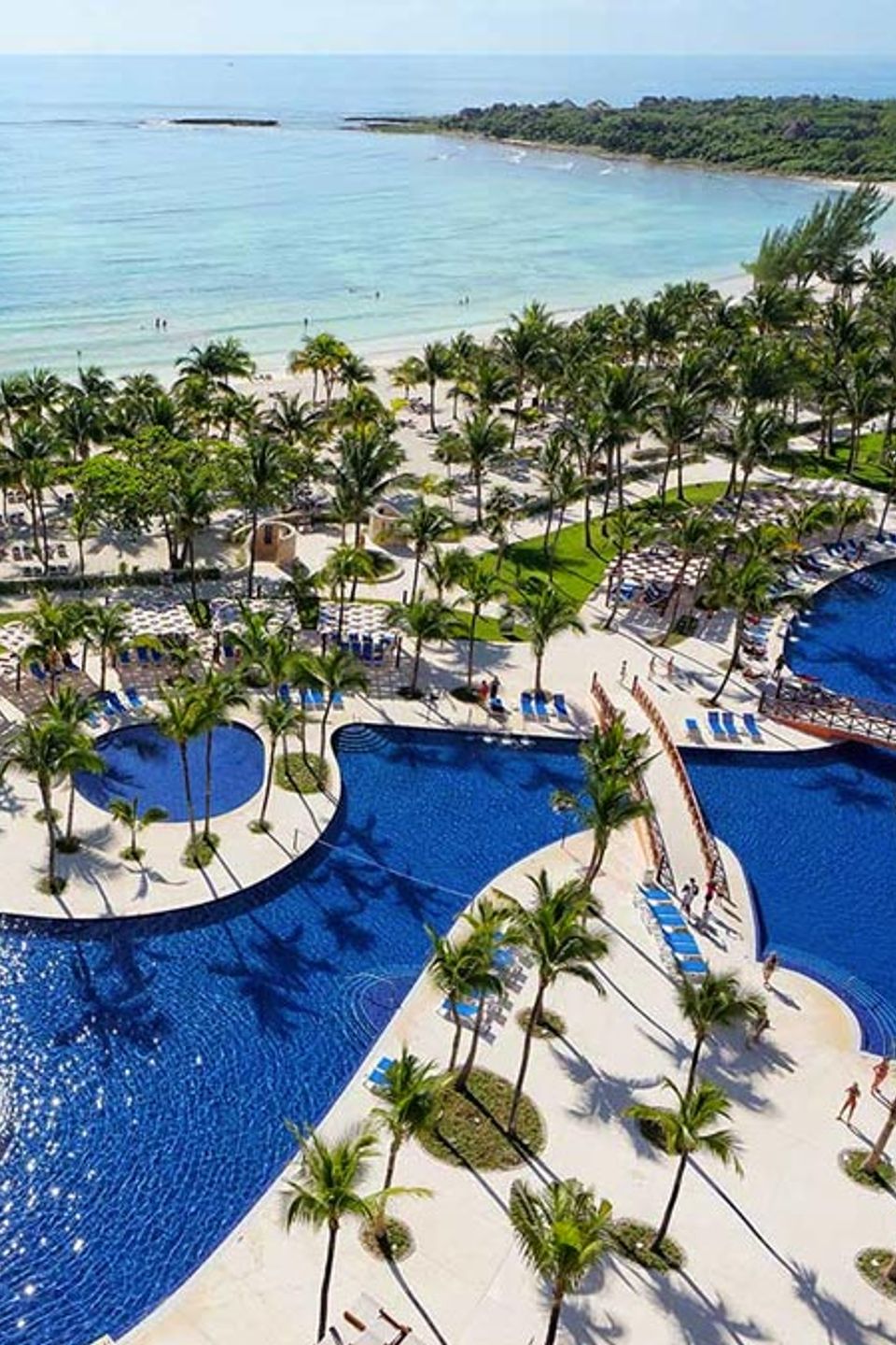 Barcelomaya sky view beach pool