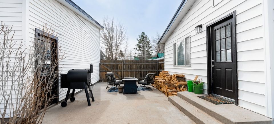 37 web or mls 201 edwards ave 40