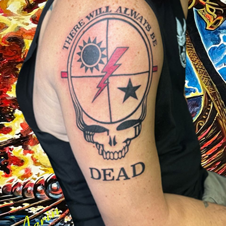 Aerin skull with lightening bolt