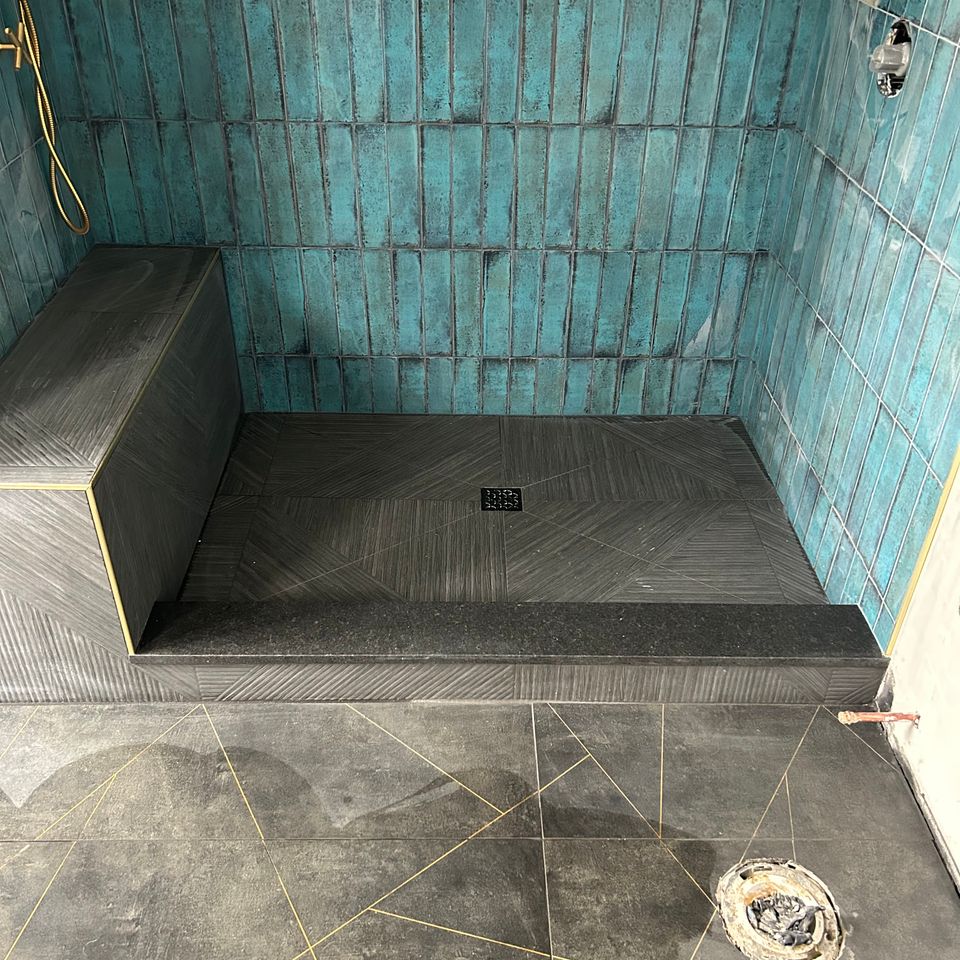 Pearce photo blue shower