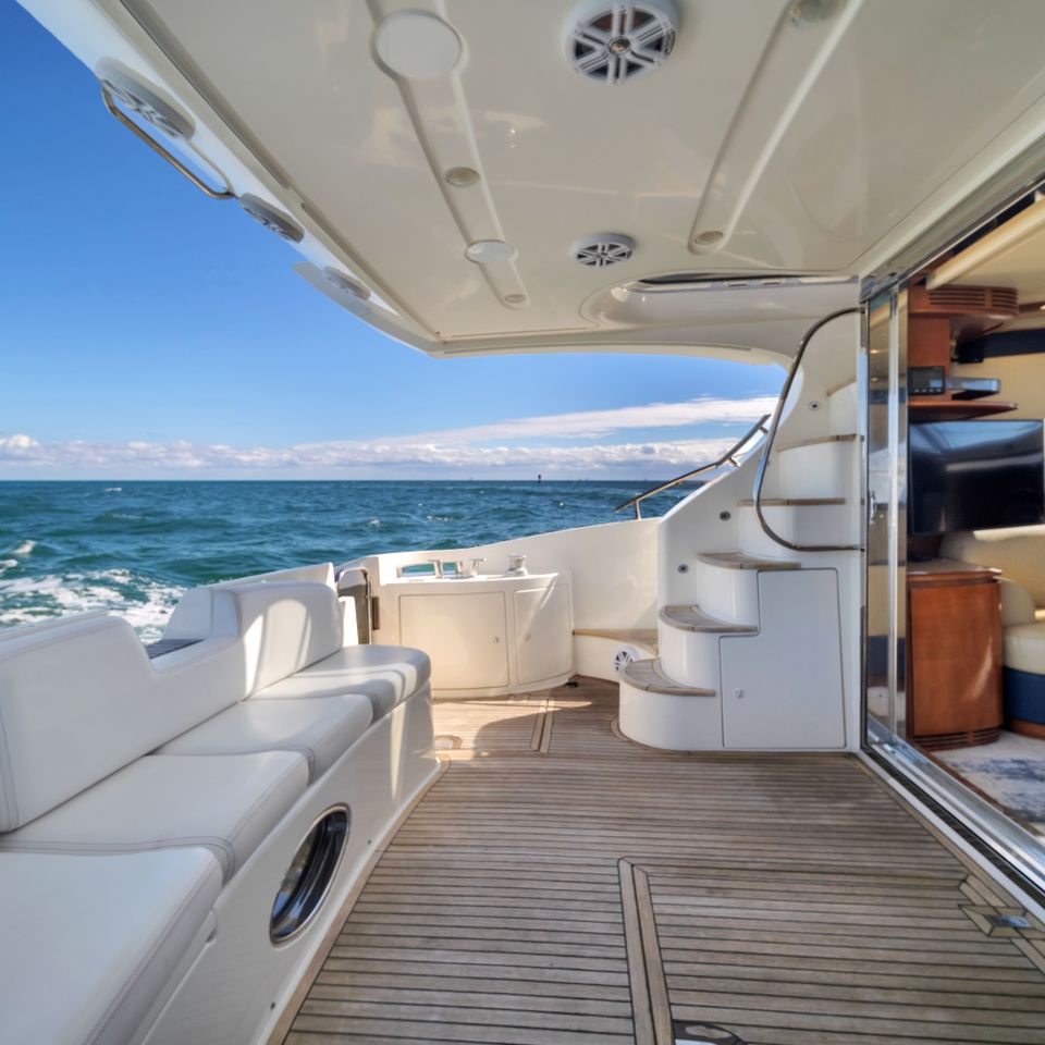 60 azimut flybridge 03