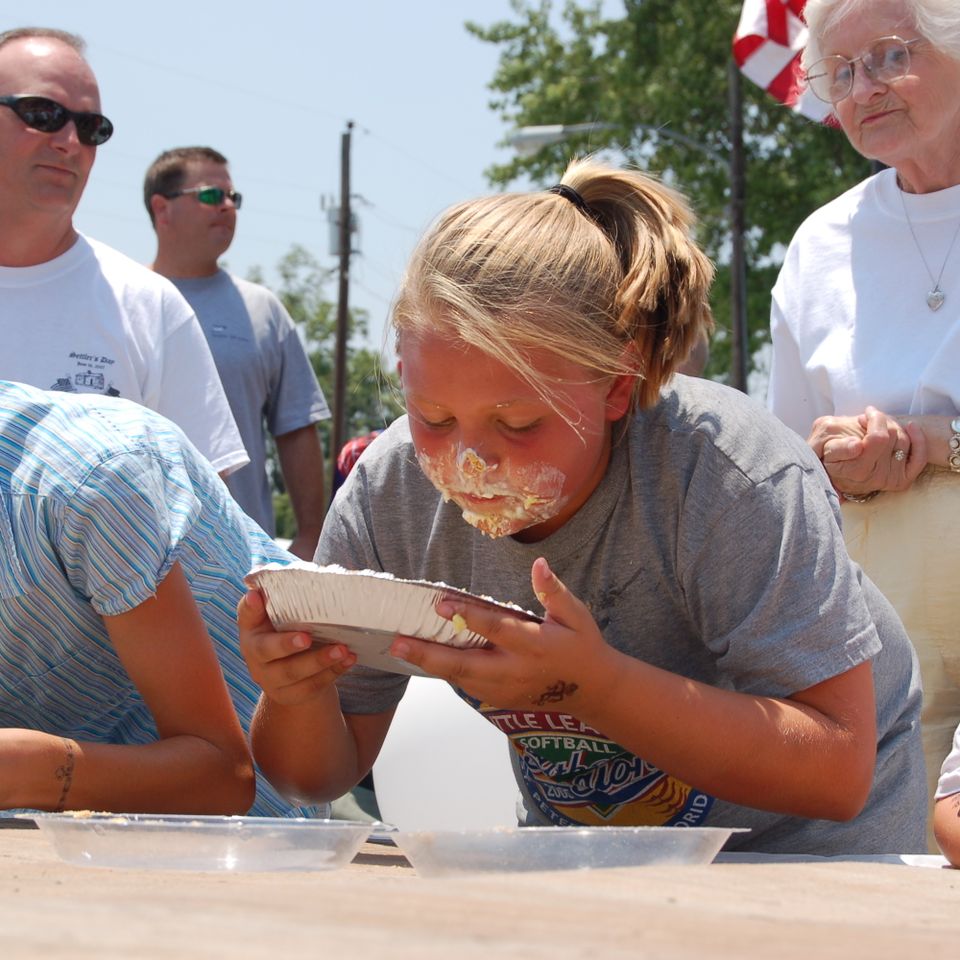 Pie eating contestants 1