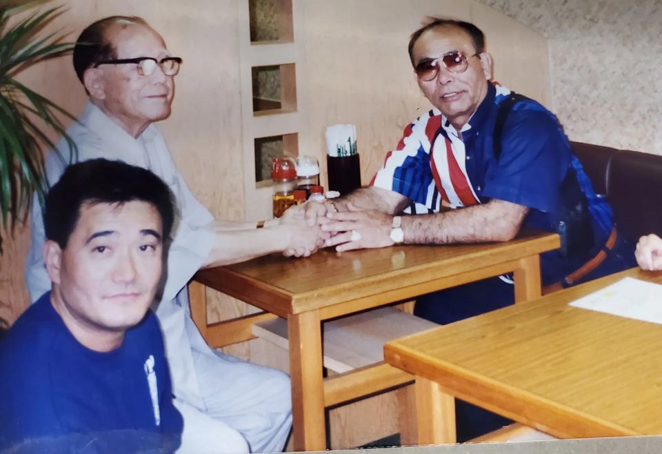 Taika Seiyu Oyata alongside Hanshi Seiken Takamine