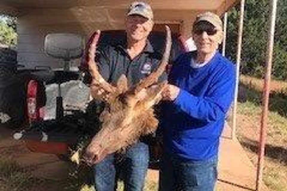 Steve with his 91yr old dad will and  wills trophy spike bull 2021