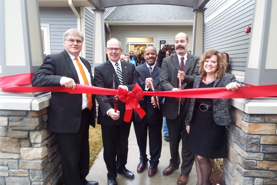 Leavit apartments flossmoor ribbon cutting (1)