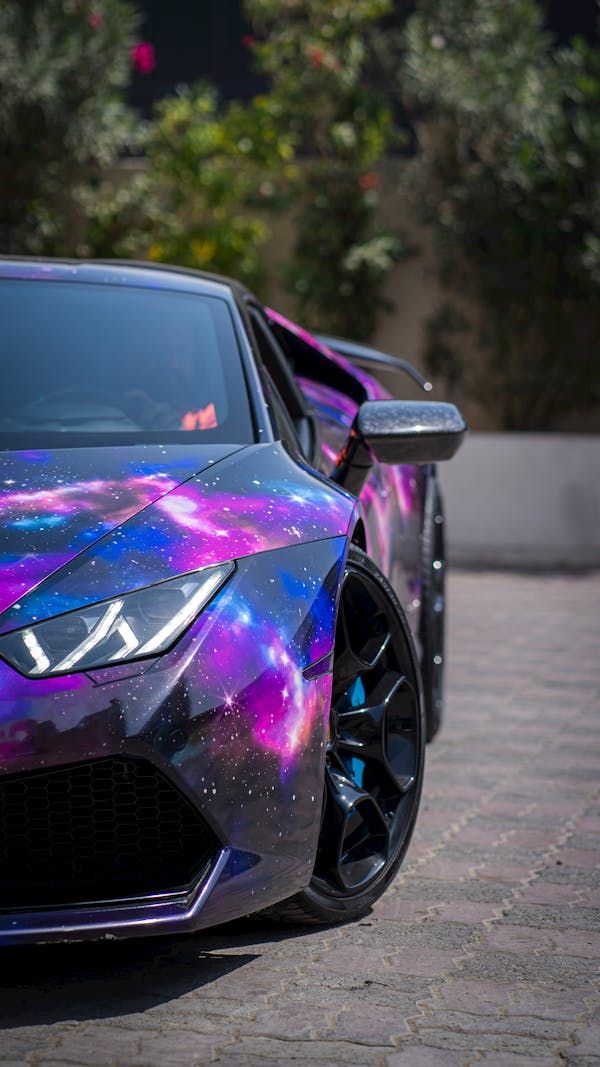 Free photo of lamborghini aventador in a galaxy wrap (1)