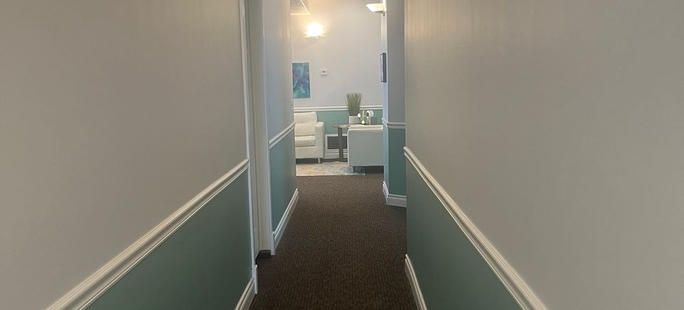 Intuitive center hallway
