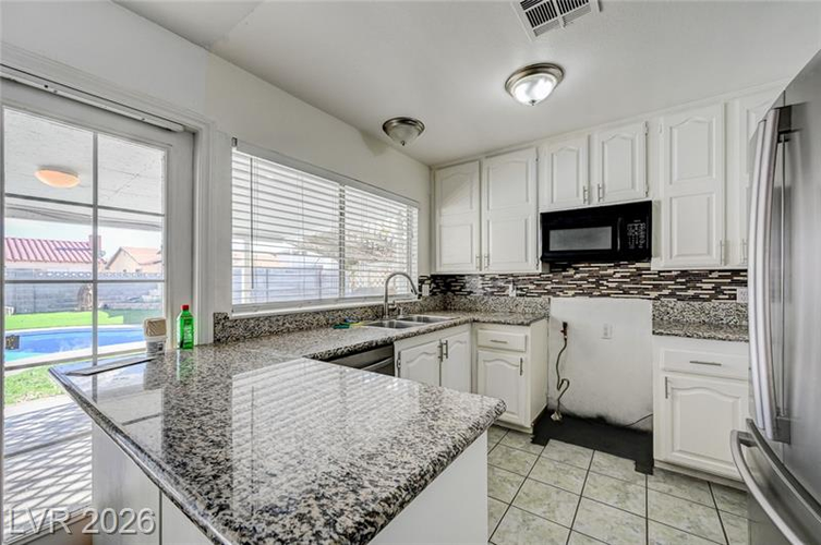3933 Manford Circle kitchen
