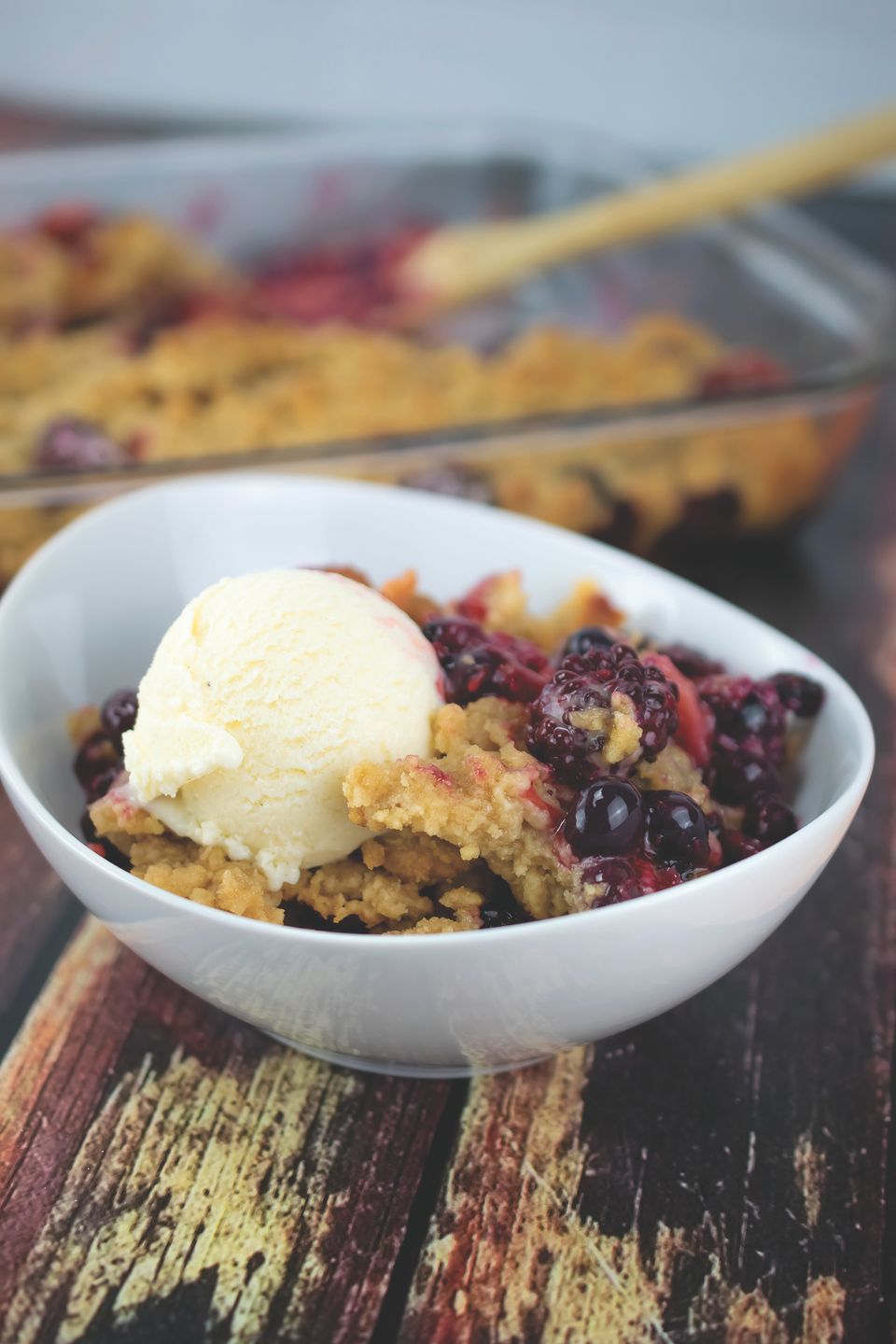 15603 vid oh so berry cobbler a
