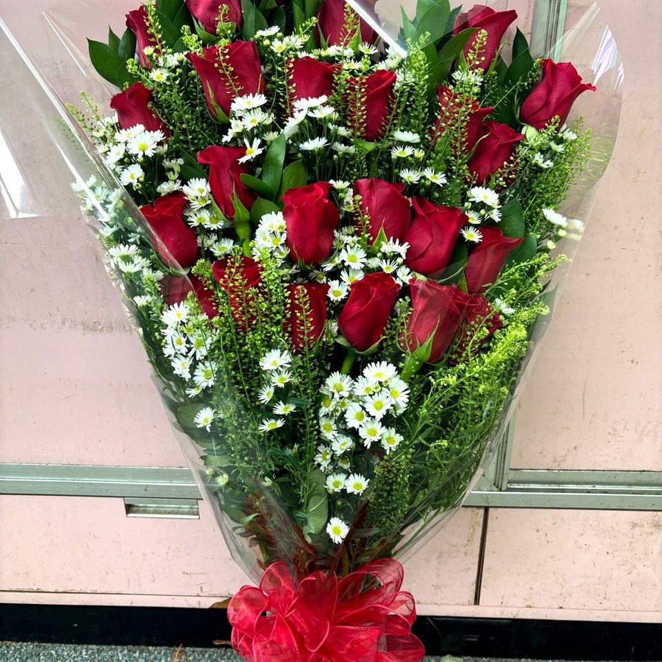 Hcf blur big rose arrangement wrapped
