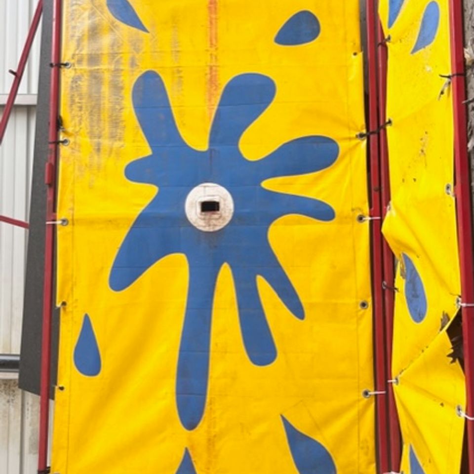 Dunk tank splash
