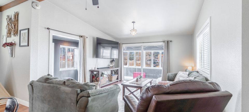 2 web or mls 201 edwards ave 2