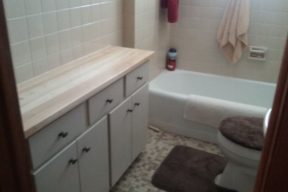 Re faced bathroom cabinet se