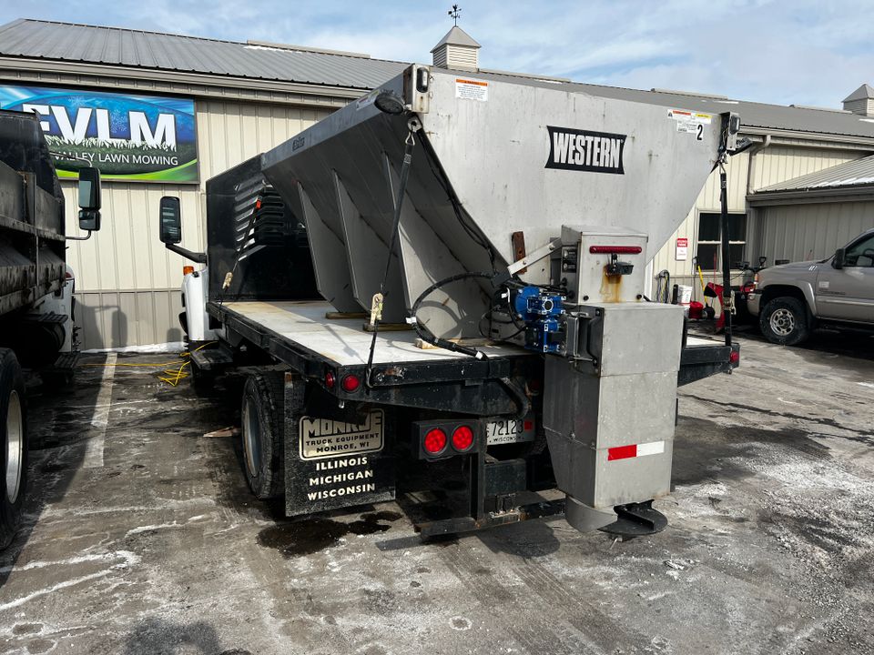 Parking lot salting deicing neenah