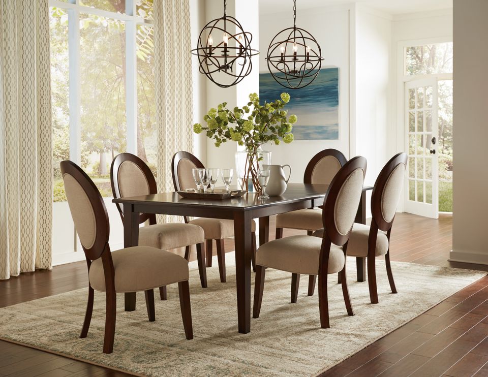 Rh roanoke room setting
