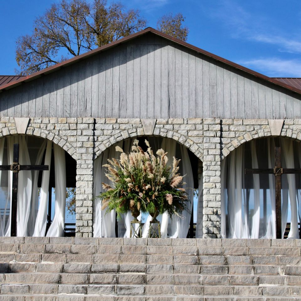 Palace outside 2