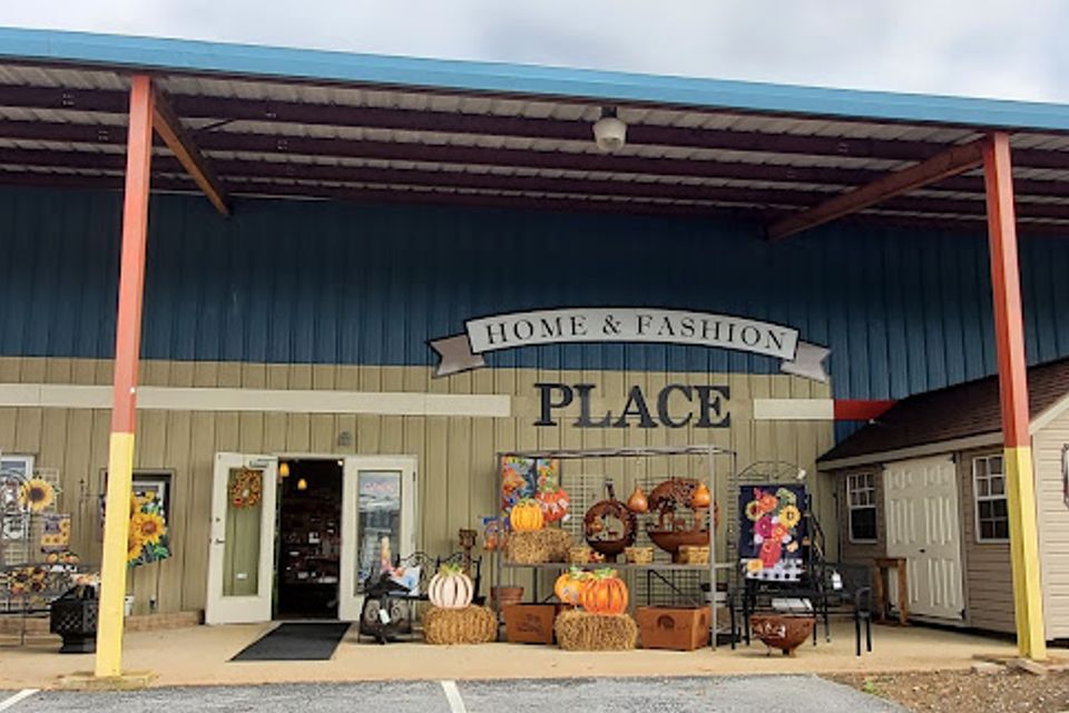 Old forge gift shoppe palmyra store front