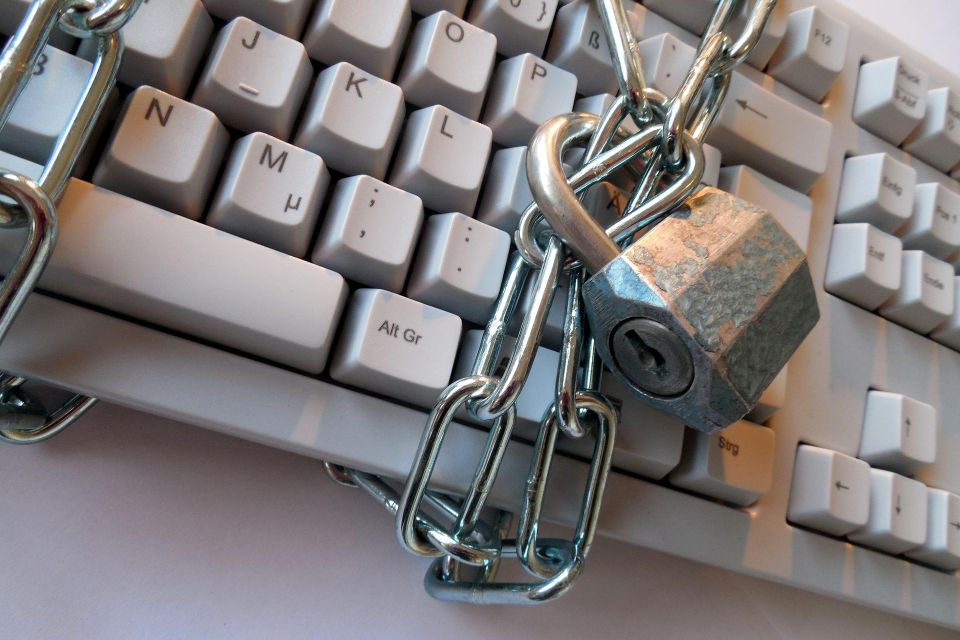 Keyboard with keywords that are important for search engines