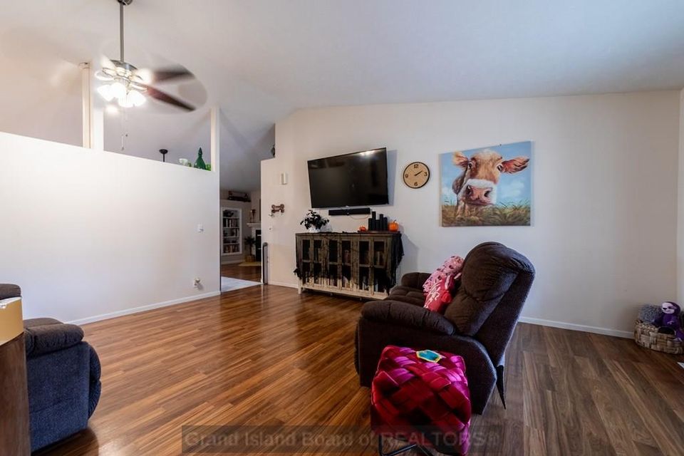 15 via trivoli grand island  ne 68803 a 3