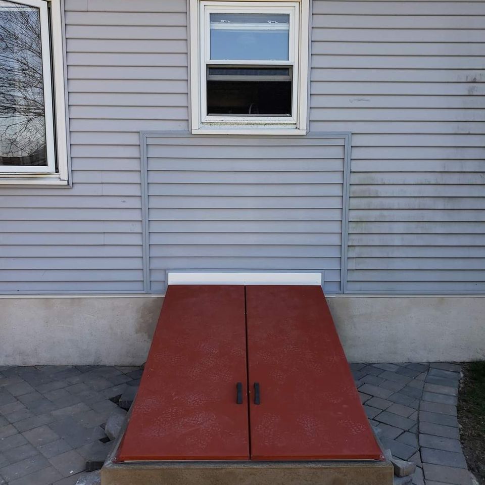 Celler door 3