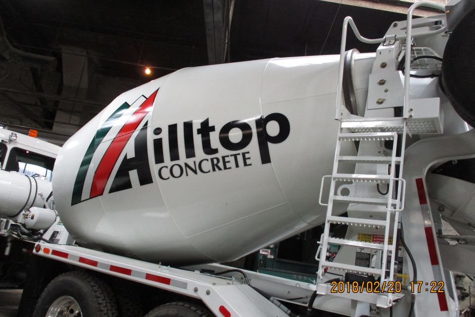 1800397 hilltop concrete  white rear loader (6)