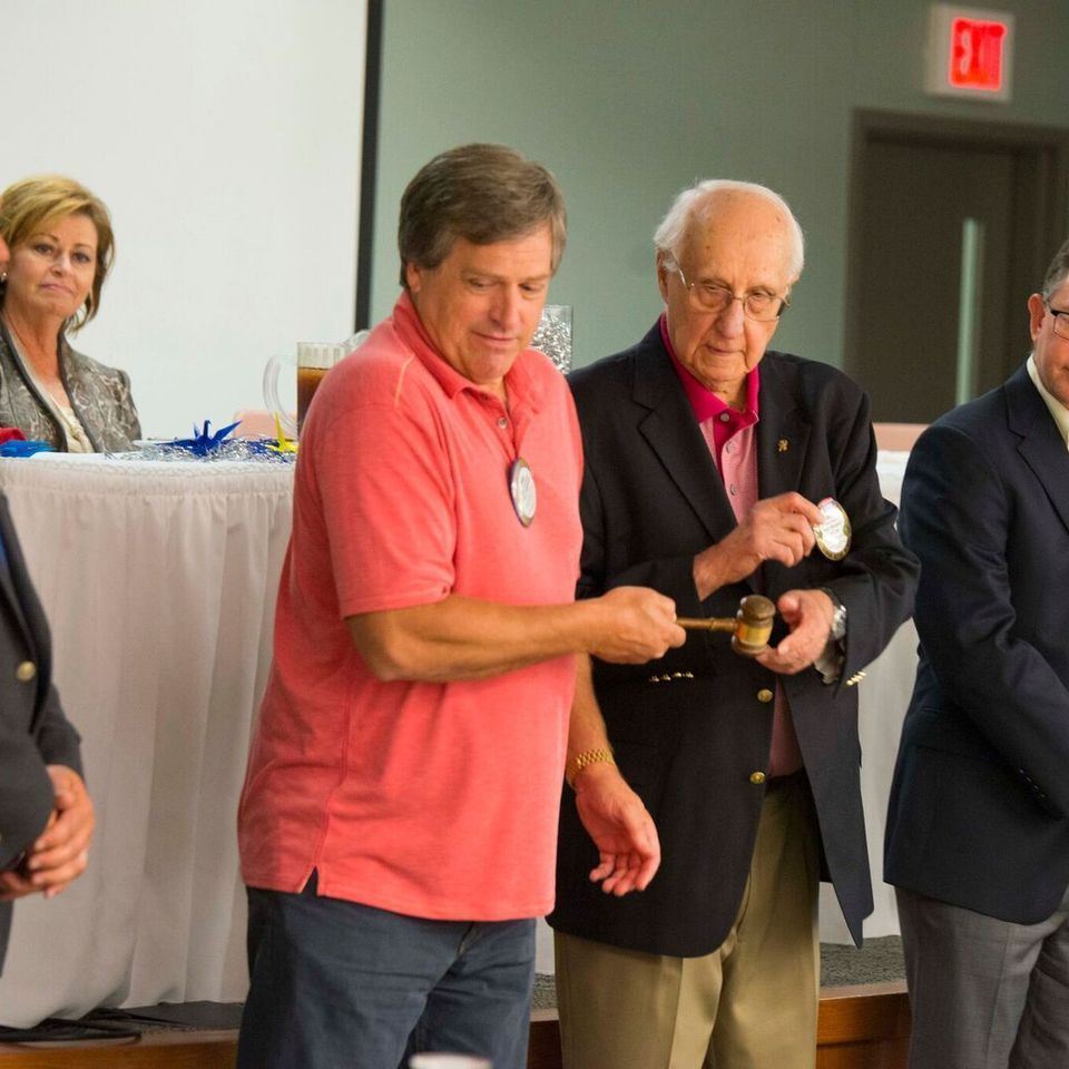 Rotary passing gavel 720170629 9832 u4dl43