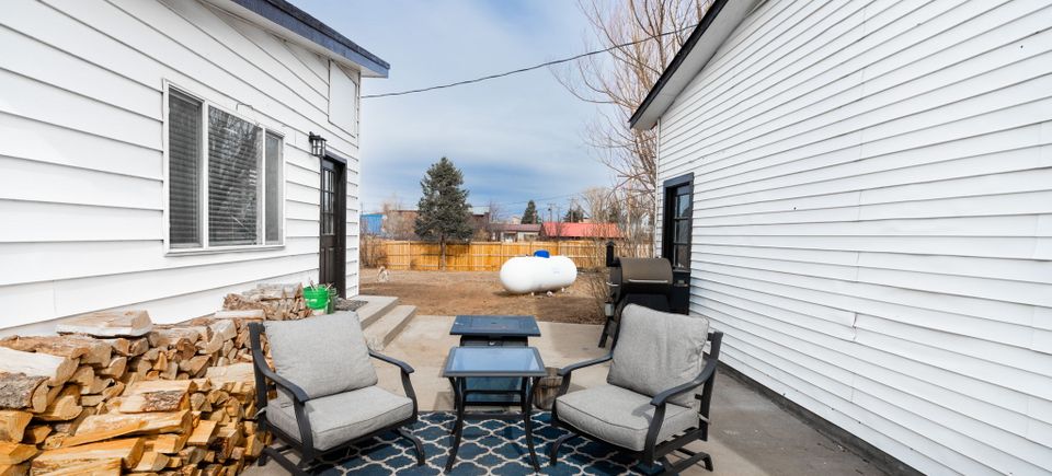 40 web or mls 201 edwards ave 43
