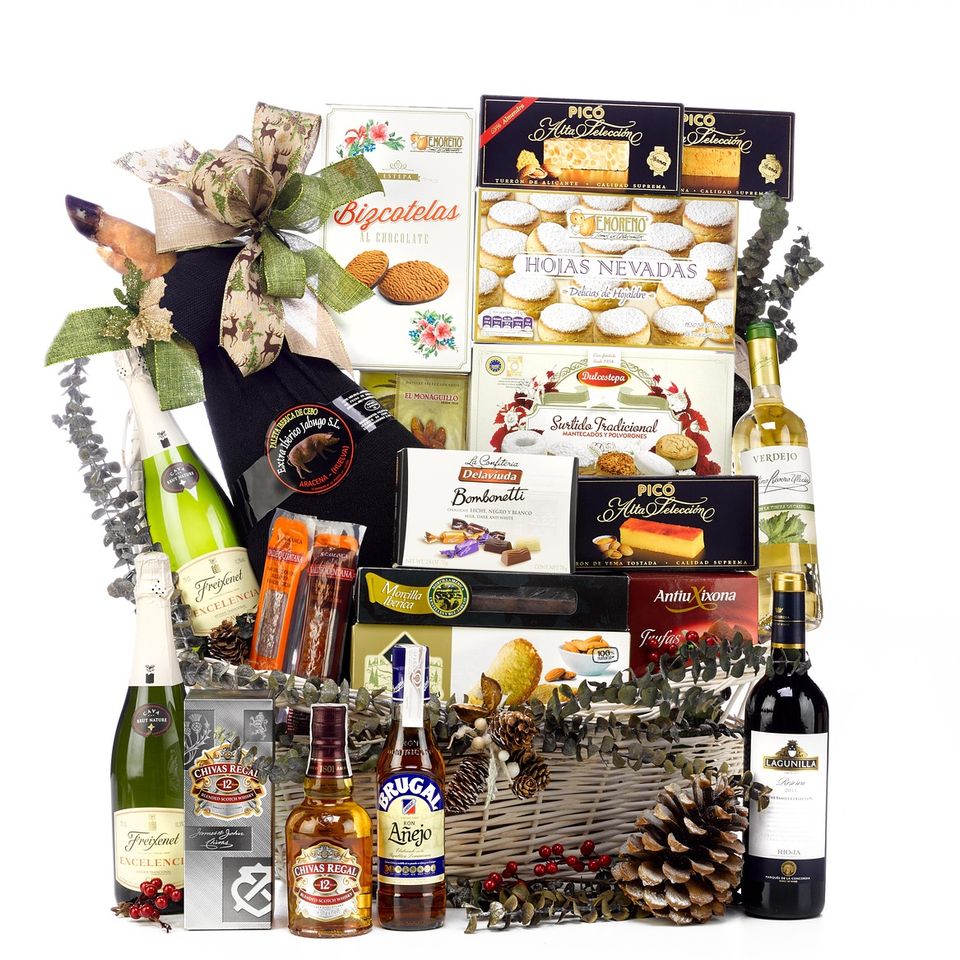 Christmas hamper 2422311 1280