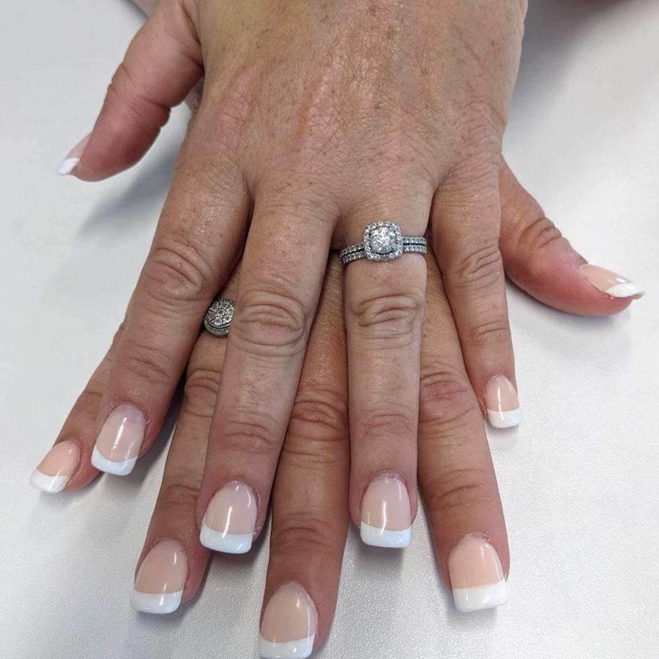 french tips manicure