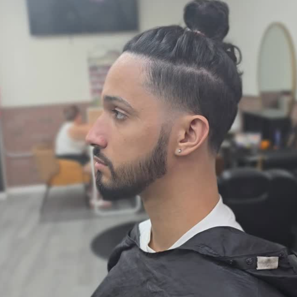 Jeff barber services   haircut and beard customer