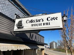 Collector's cove logo