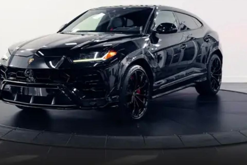 Lamborghini urus black