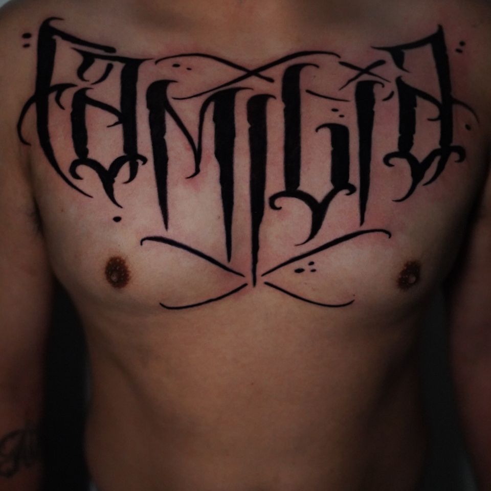 Image of a large tattoo that says Familia