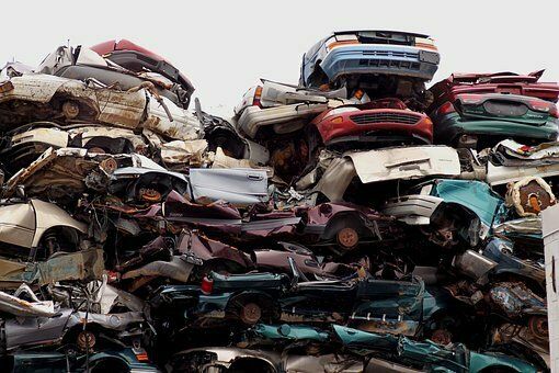 Junk yard 3381452  340