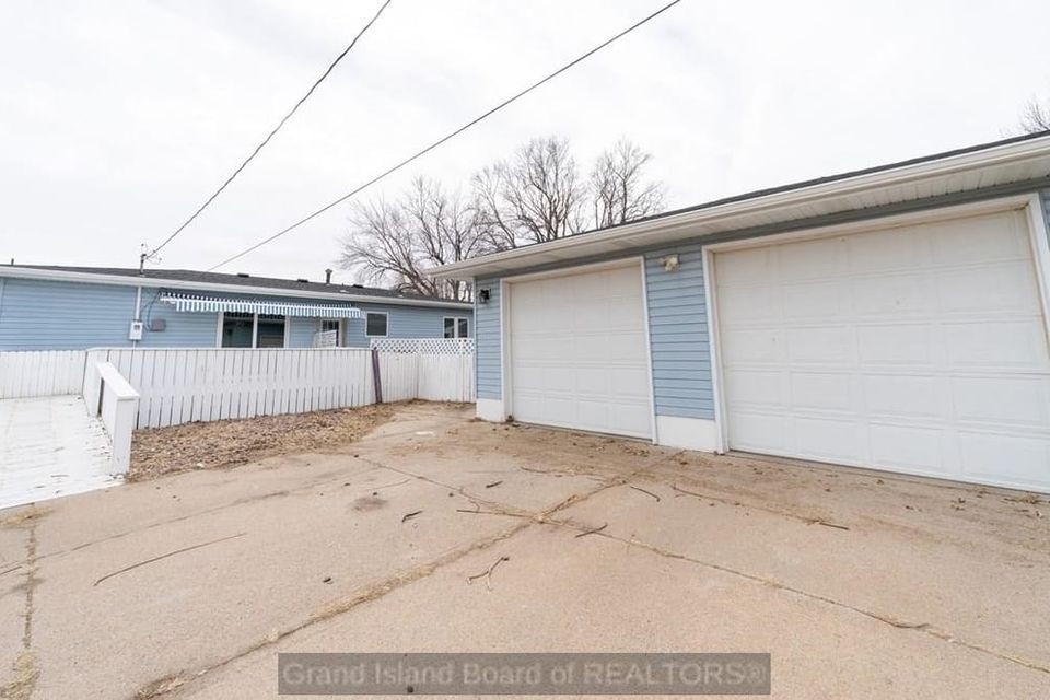 512 e 19th st grand island c 8