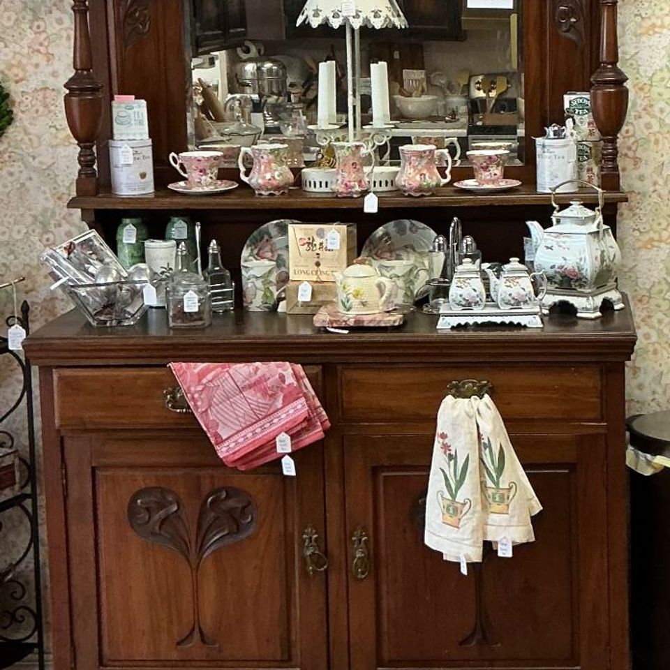 Larrison estate sales woodfield cincinnati074