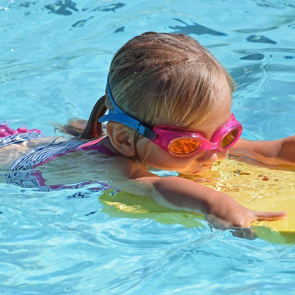 Young swimmer eb31b80b21 1920