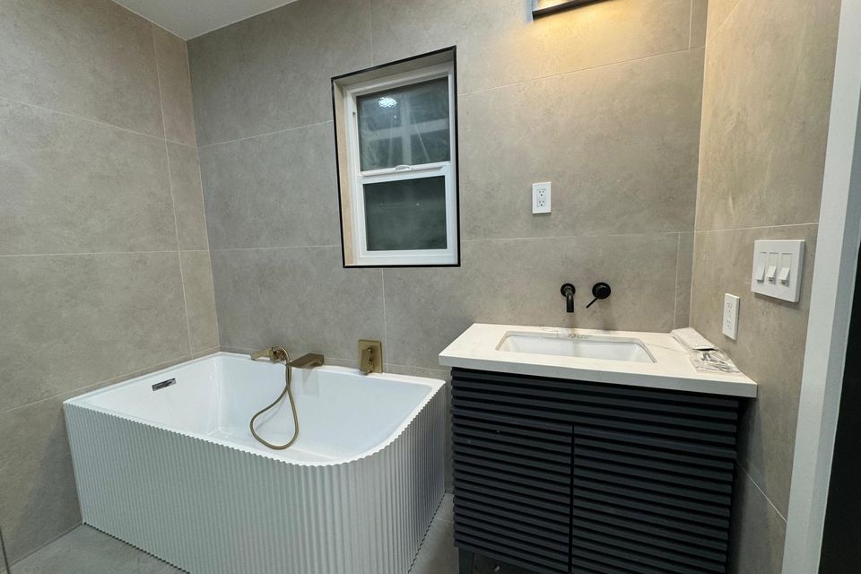 7006e2c0 7be6 4579 b5f8 351ae24b7222