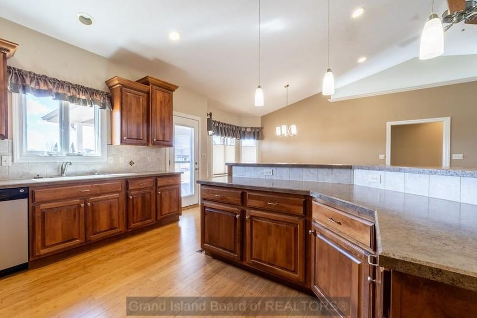 3811 meadowlark cir grand island ne 68803 c 3