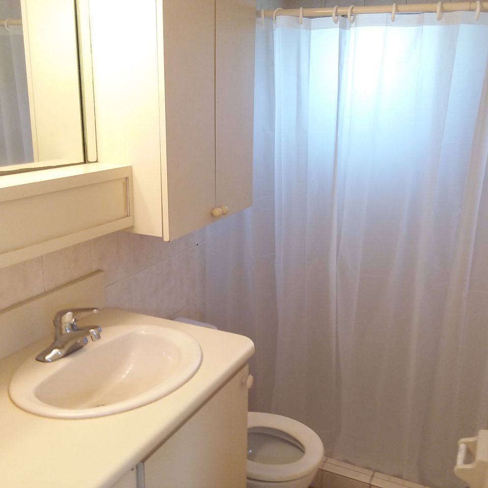Lot 93 spare bath