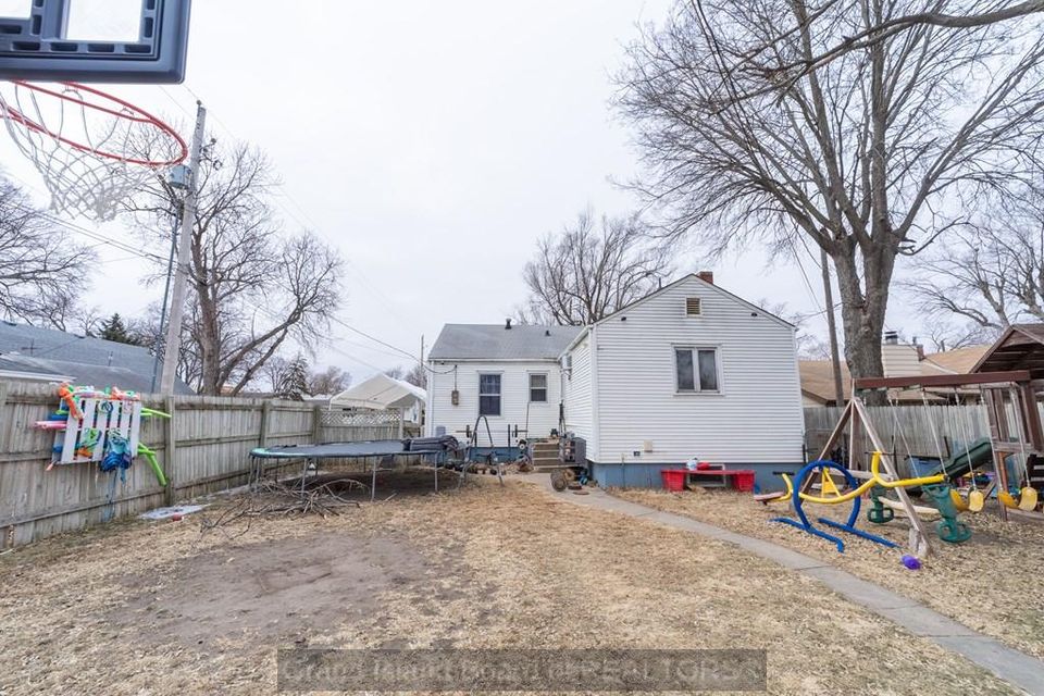 813 n adams grand island  ne 68803 d 7