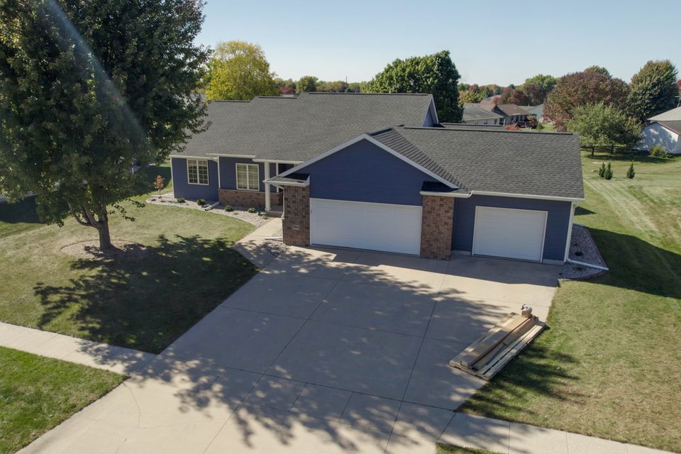 Durable roof replacement kaukauna wi wisconsin exteriors