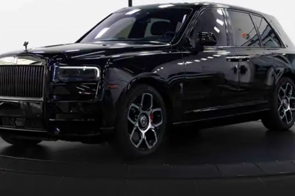 Rolls royce cullinan black badge