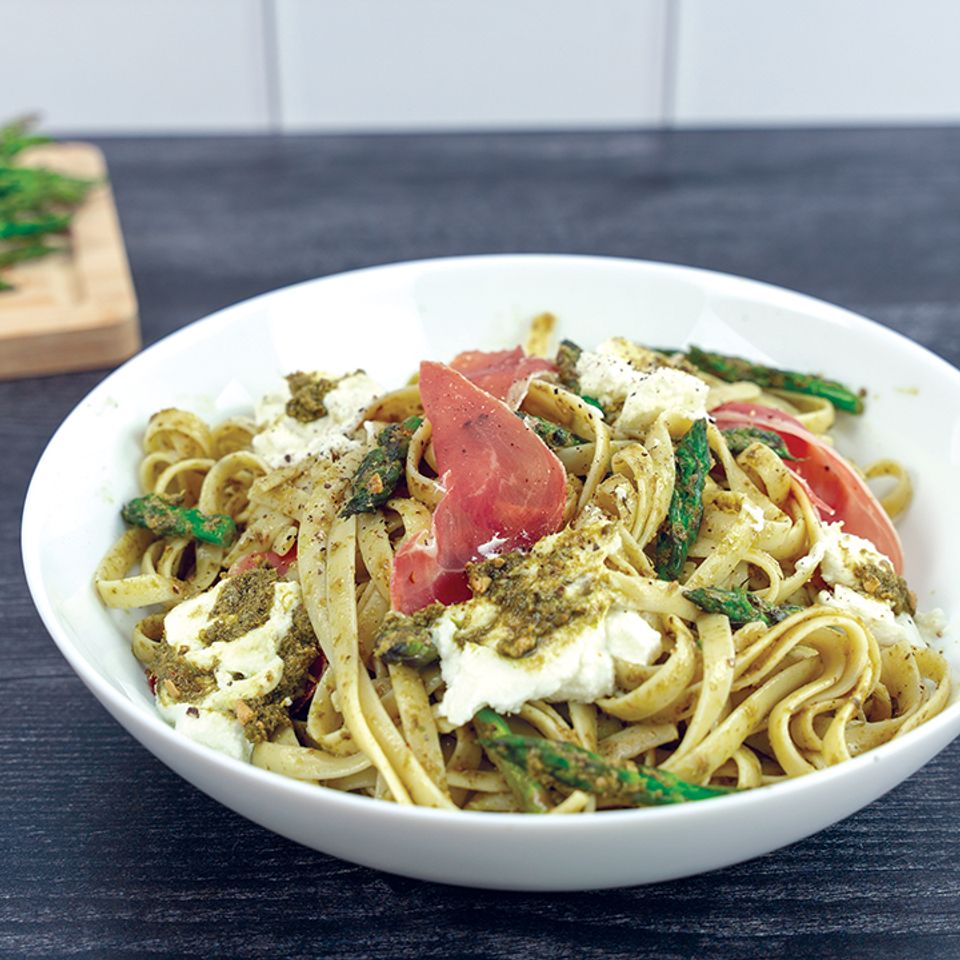 17315 vid fettucine asparagus