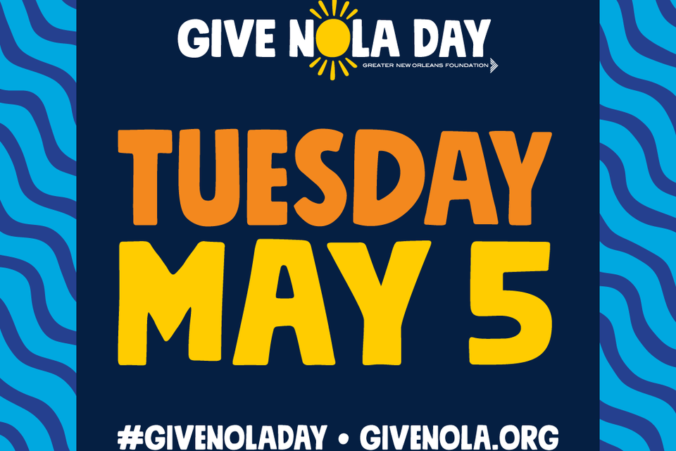 Social media square   1080x1080 blue squiggle