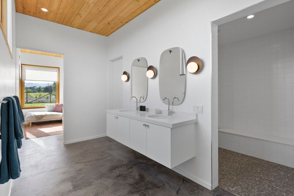 Bathoom van